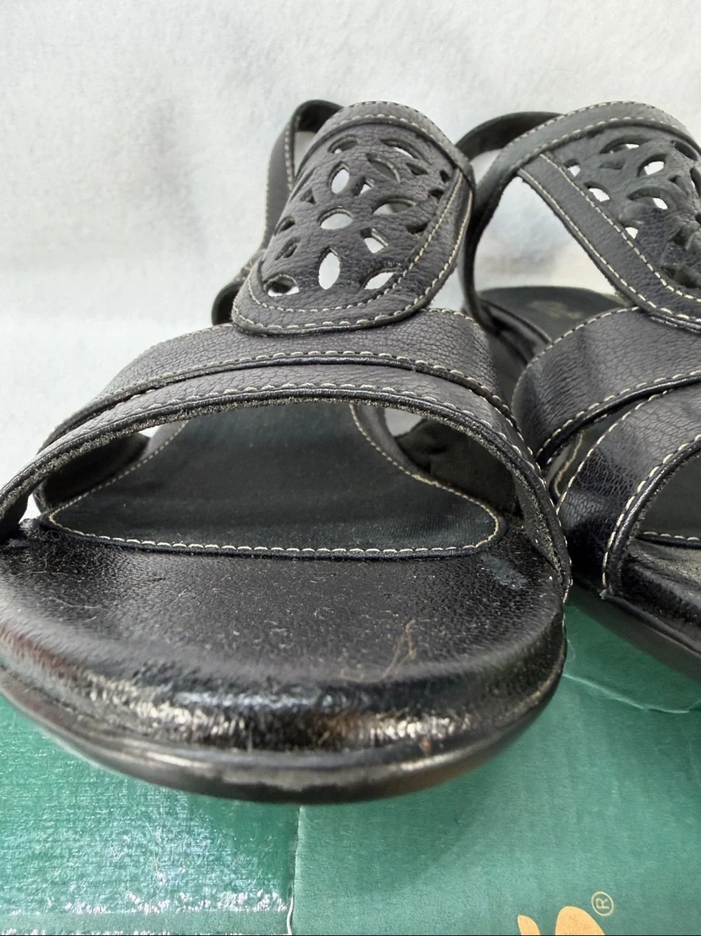 8W 8 wide Clarks Bendables Black Women's Wedge Slingback Sandals laser cut vamp